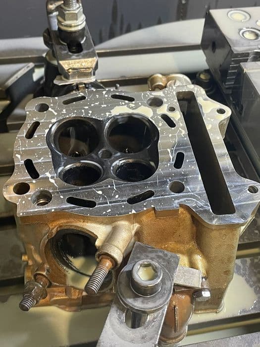 Chiuloasa Suzuki LTZ 400 (LT-Z 400)