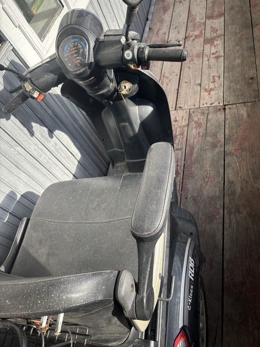 Scuter electric, modelul Luxxon E3800