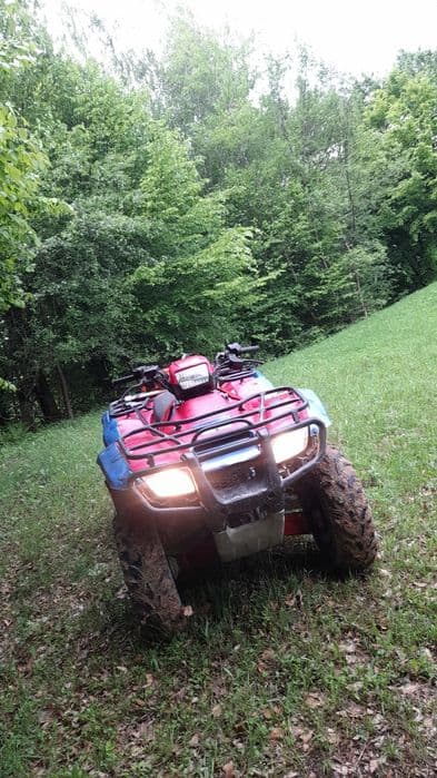 Vând atv honda . Sau schimb