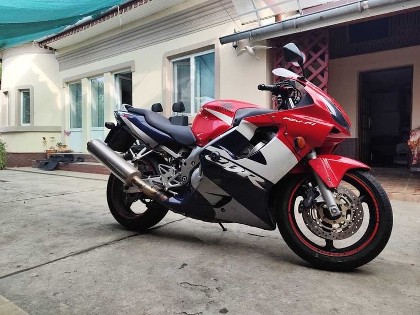 Vand Honda CBR F4I, Injectie