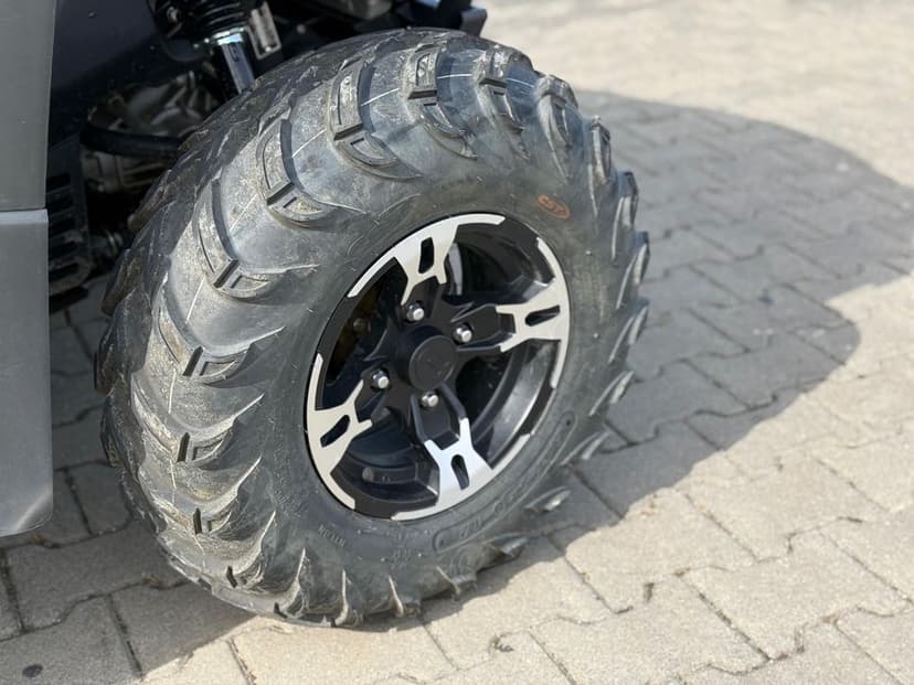 Atv CF MOTO 625 6900 euro tva ded inmatriculat numere negre 400 km