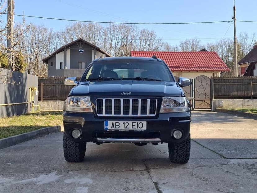 Vand Jeep Grand Cherokee autoutilitara  cu 4 locuri