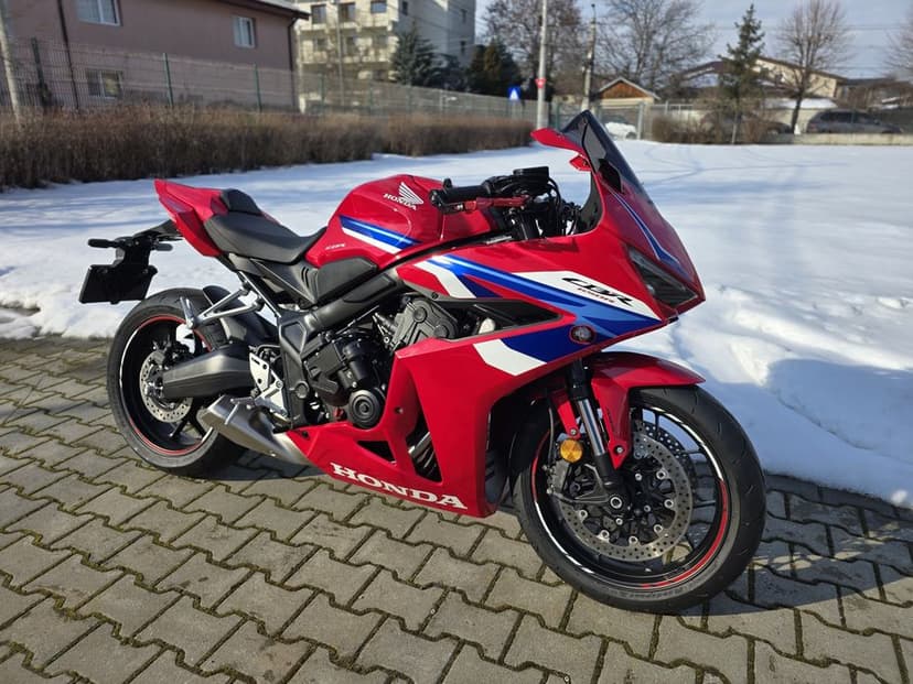 Honda CBR650R 2025 E-clutch