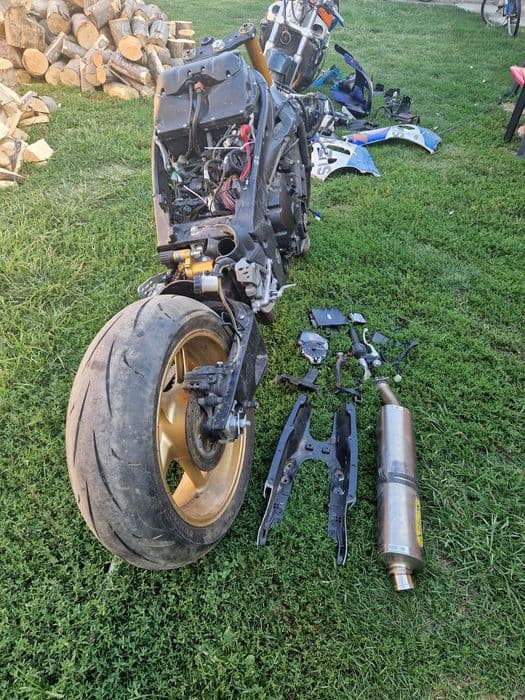 Vand Piese Yamaha YZF R1 BigBang   2010