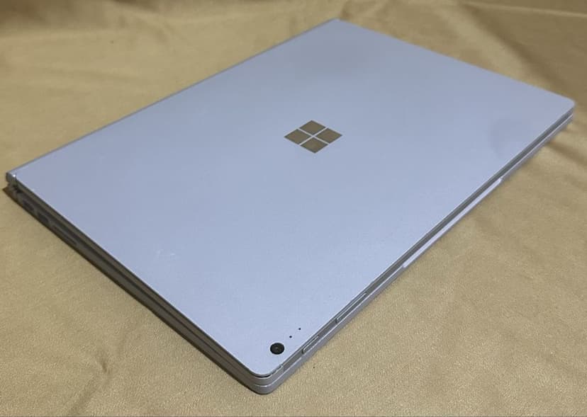 Ofertă! Microsoft Surface Book!