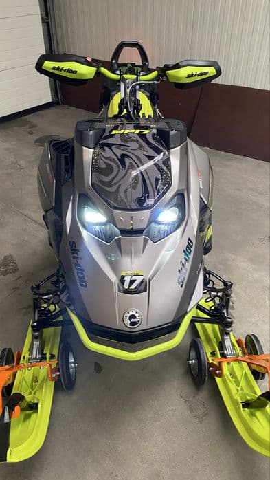 Snowmobile Ski Doo Summit X 850 E-TEC TURBO