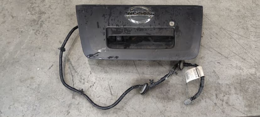 Maner oblon usa spate nissan navara  pathfinder