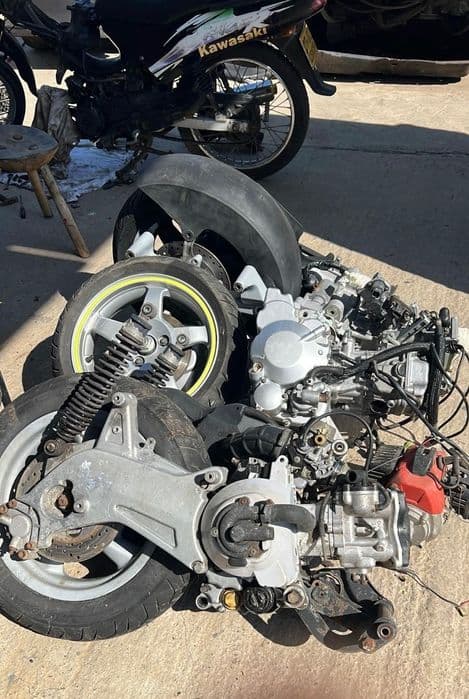 Motociclete, scutere și piese de schimb