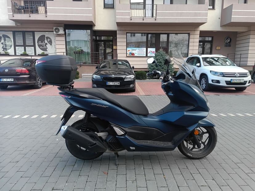 Vând/schimb Honda PCX 125,2024, ABS,top case+parbriz Givi, full Led