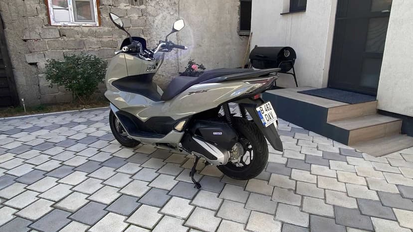 HONDA PCX an 2023 / garantie pana in 2027 / se conduce cu cat.B