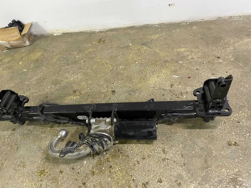 Carlig electric de remorcare Land Rover Defender 110 din 2021