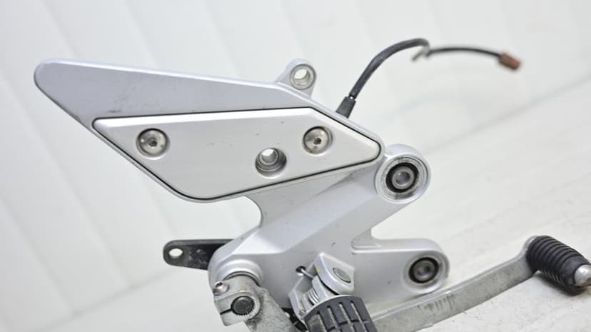 Suport Scarita Cu Pedala Frana Fata Dreapta Yamaha FZ6 2004 - 2009