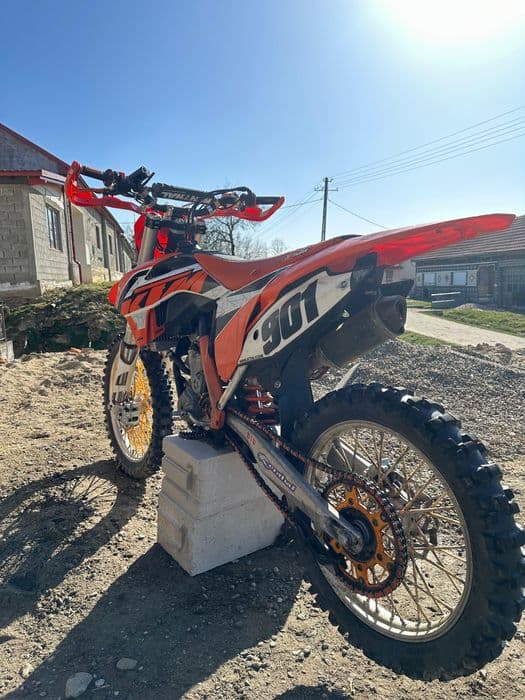 Vând un motor KTM