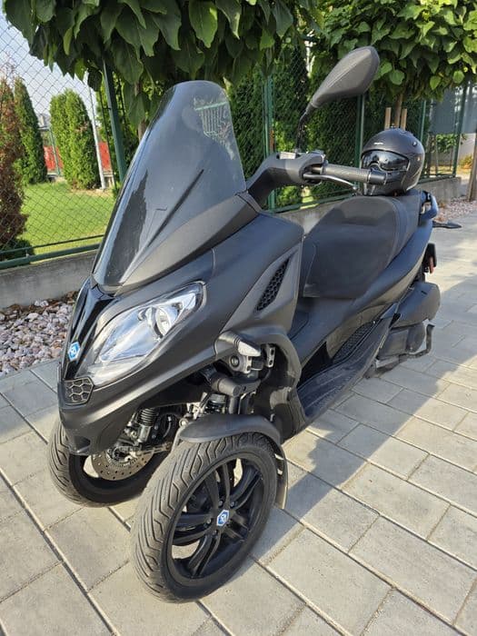 Scuter Piaggio MP3 se conduce cu categoria B ca nou impecabil