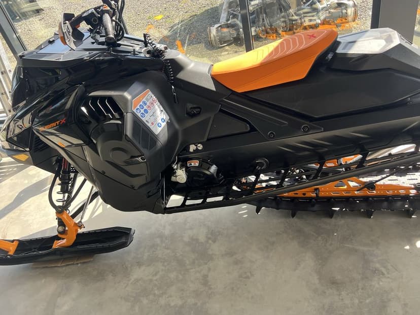 Ski-doo Summit X 850 turbo 2024