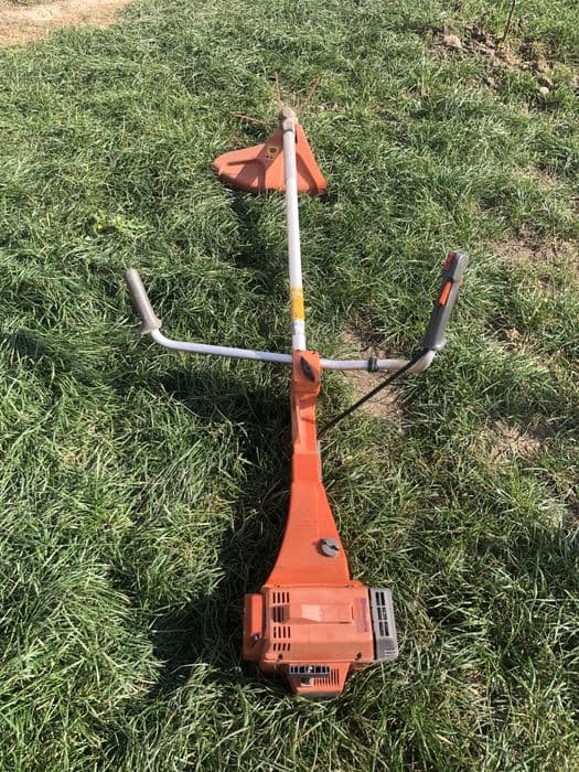 Coasa Husqvarna 250 R cu 2,9 cp