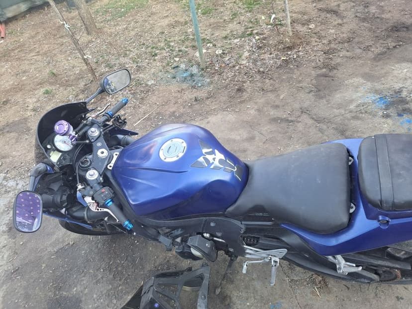 Vând piese yamaha r6 2004