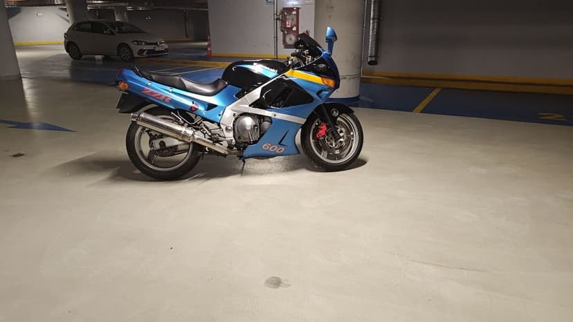 Vand Kawasaki ZZR 600D reconditionat