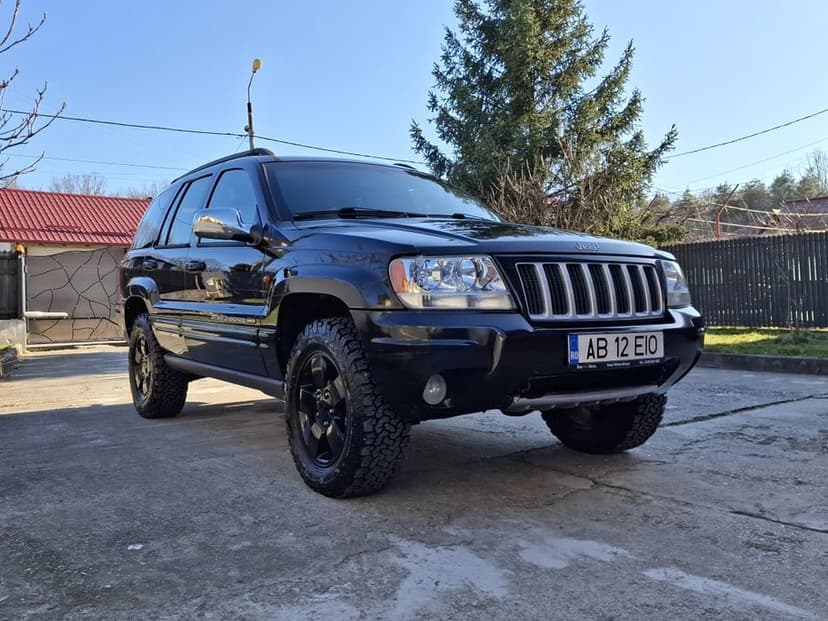 Vand Jeep Grand Cherokee autoutilitara  cu 4 locuri