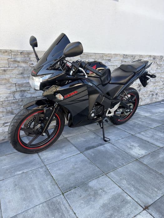 Honda Cbr 125 r/2015/A1/km 8700km/impecabila