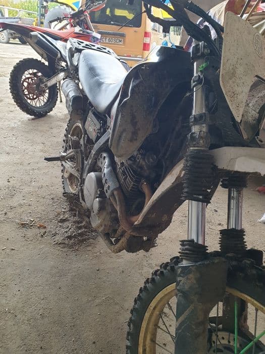 Vând cross Dominator 650cc