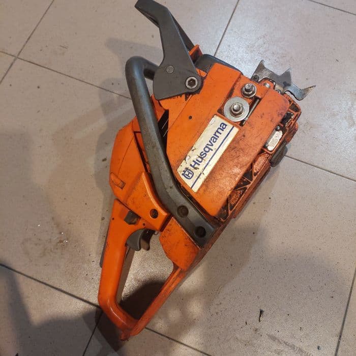 Vând drujba Husqvarna 137