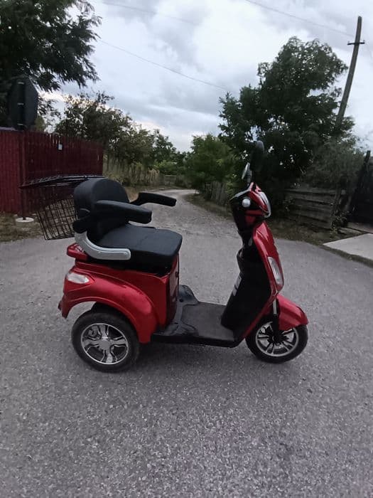 Vând triciclu cu un loc