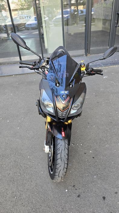 Aprilia Tuono V4 APRC