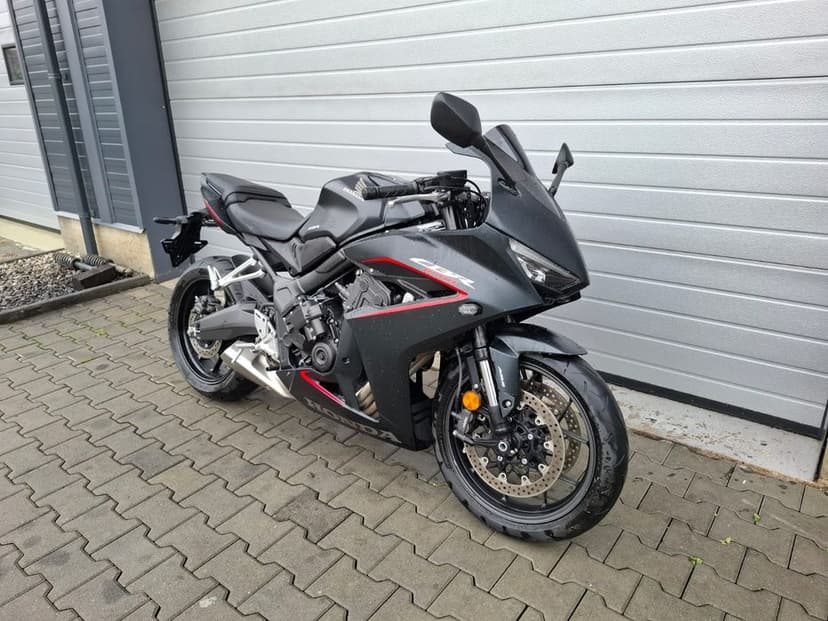 Moto M Parts Ploiesti vinde Honda Cbr 650 r model 2024 e-clutch. 35 kw