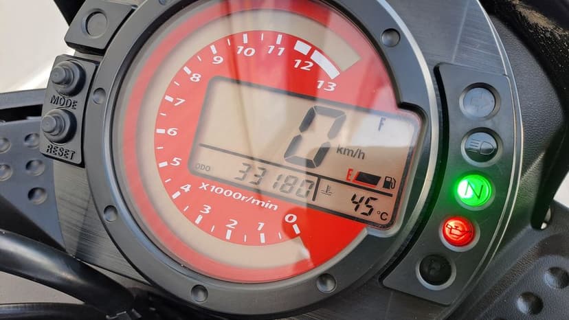 MotoFly Ploiesti vinde Kawasaki Z750 an 2004