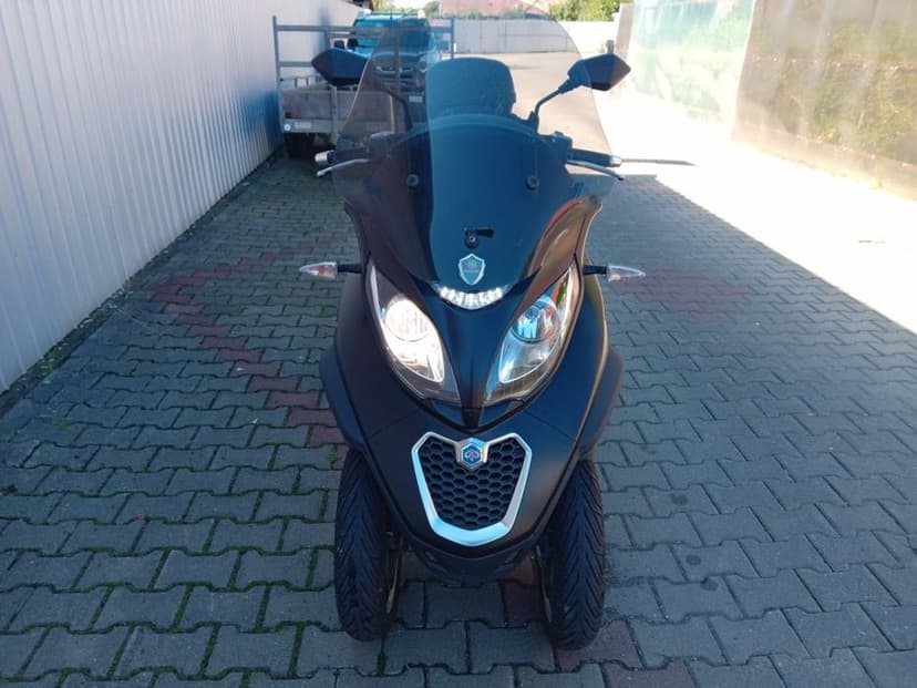 Piaggio Mp3 300 LT 2018 se conduce cu categoria B