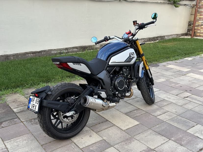 CF Moto 700 CL-X Heritage - cu 2200 km