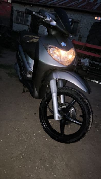 Vând scuter Piaggio liberty 125cc