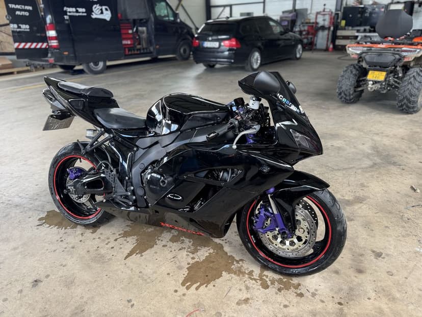 Honda CBR1000rr nu Yamaha, bmw,suzuky