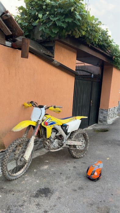 Vand Suzuki RM-Z 450 motor refacut