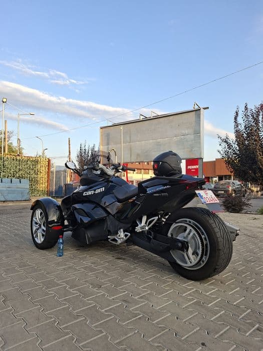 Can am spyder  bombardier semiautomat
