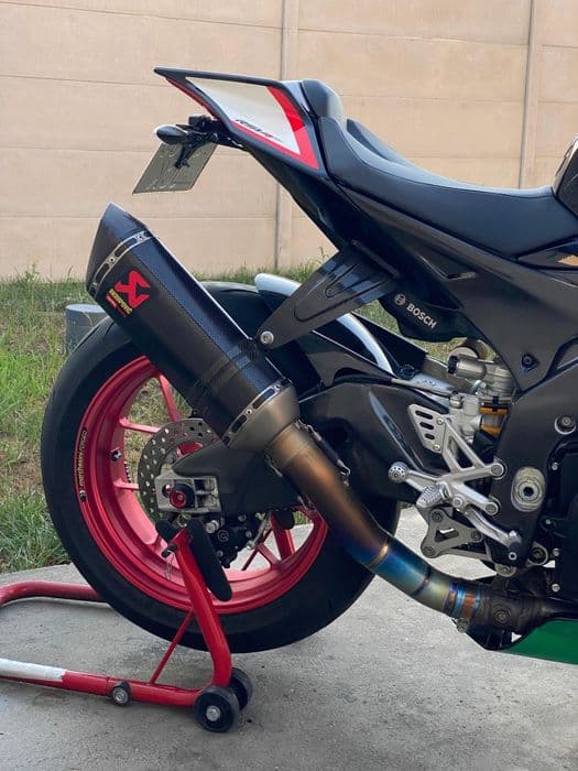 Aprilia RSV4 Factory RF APRC