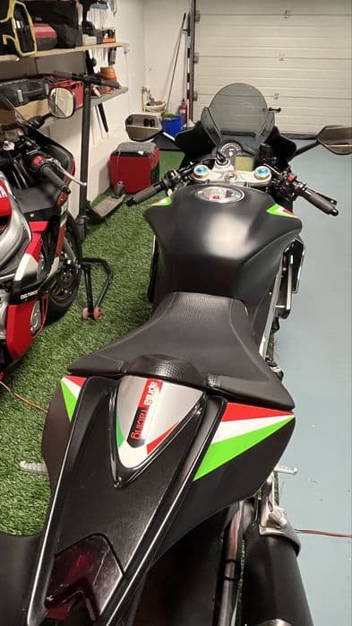 APRILIA RSV-4 FACTORY model deosebit
