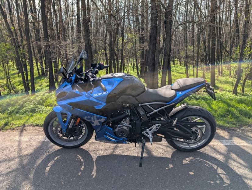 Vând Suzuki GSX-8R - 2024 - Garantie 2028