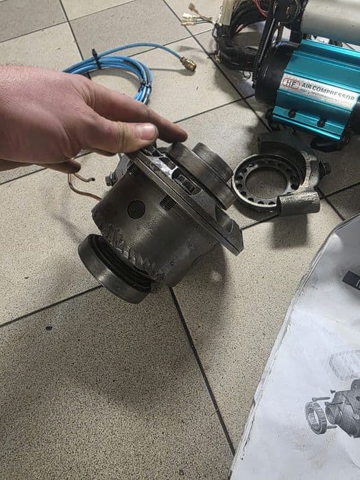 Kit complet blocant aer HF Suzuki Jimny
26 dinți la planetara 
Se poat