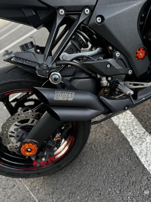 Kawasaki Z1000 (cauciucuri ,pinioane si lant nou)