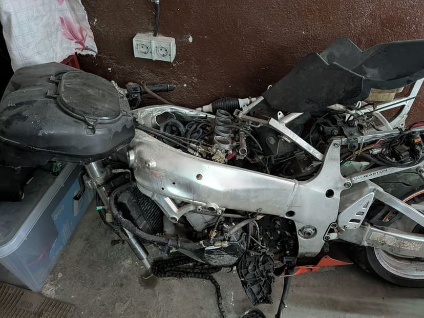 Vând Suzuki gsxr 750 srad