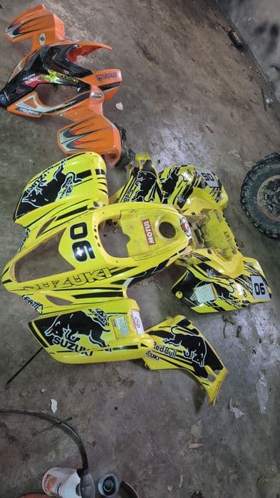 Vând carene/plastice Suzuki ltz 400 si alte piese  ltz 400