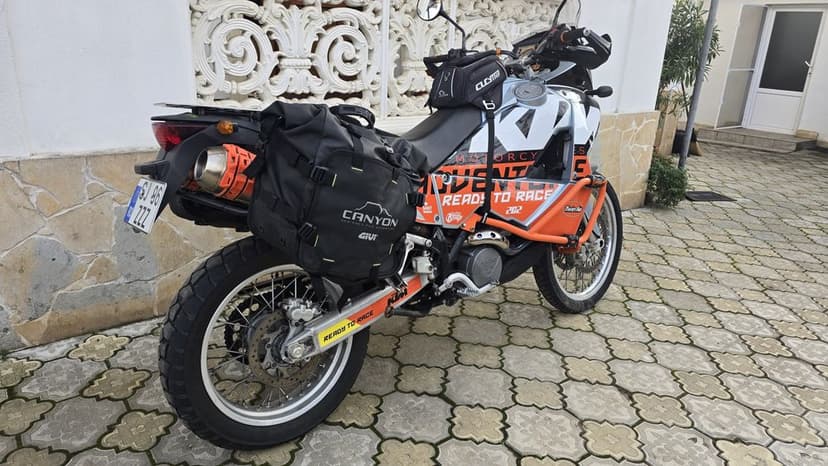 KTM Adventures 950