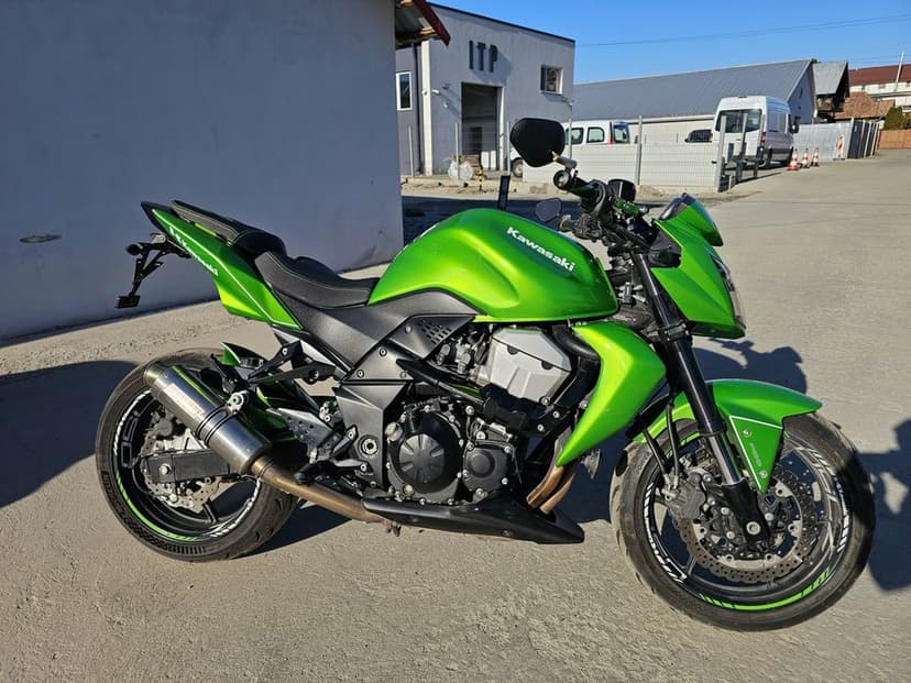 Kawasaki Z750 cu ABS, evacuare STORM, șa custom