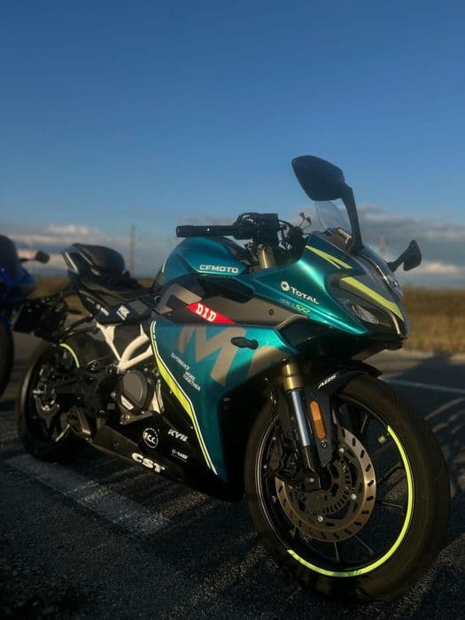 Vand motocicleta Cfmoto 300SR