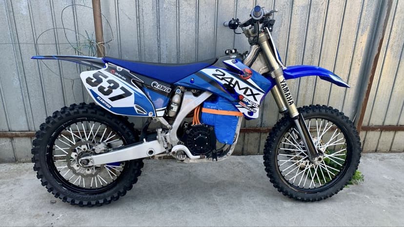 Motocicleta electrica Yamaha 450 alternativa surron ultra bee light