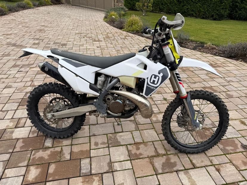 Cross Husqvarna TE 250 L – 2022 – ca nouă, doar 1 500 km!