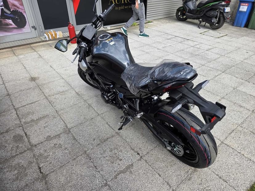 Motocicleta noua in stoc Kawasaki Z900 2025