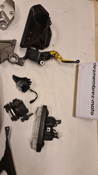 YAMAHA MT 10 MT10 carene scărițe pompă frână stop piese lampa poziție